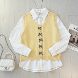 Charming Lace-Trimmed Bow Top 💖