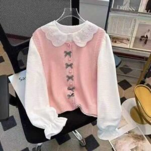 Charming Lace-Trimmed Bow Top 💖